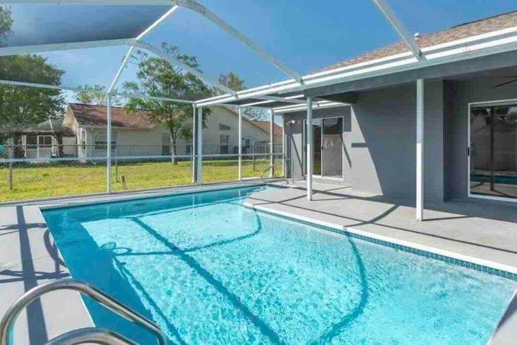 Manatee Oasis Weeki Wachee Family Fun Pool Home Spring Hill Exterior photo